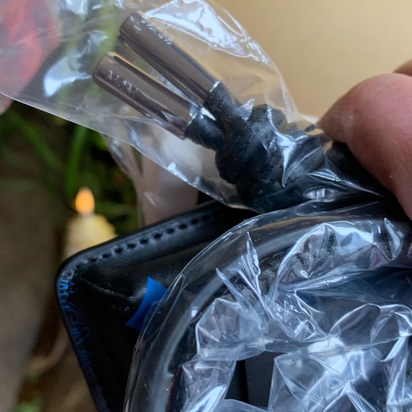 UNISEX🔥Authentic MCM Leather VISETOS logo print phone/card lanyard /Cros… - Picture 2 of 14